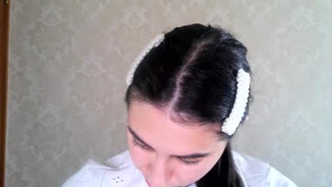 cute_strawberry_ online show from 4, 10, 2025