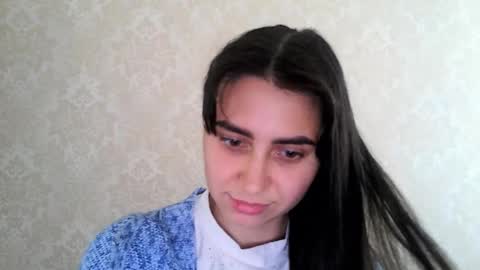 cute_strawberry_ online show from 8, 10, 2025