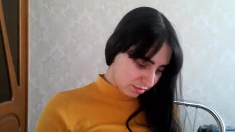 cute_strawberry_ online show from 14, 10, 2025