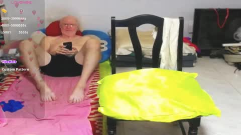 Snapshot of cuteandsexyone chatting on 7, 12, 2024 CuteAndSexyOne Na and Brian online show from 7, 12, 2024