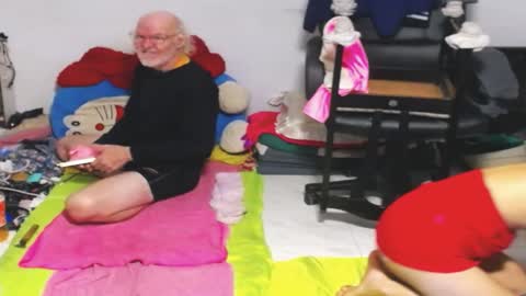 Snapshot of cuteandsexyone chatting on 19, 1, 2025 CuteAndSexyOne Na and Brian online show from 19, 1, 2025