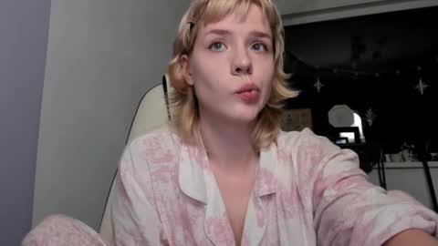 Snapshot of cuteasfuck_ chatting on 4, 10, 2025 Amy online show from 4, 10, 2025