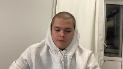 Snapshot of cutebutnaughty_ chatting on 8, 10, 2025 Alex online show from 8, 10, 2025