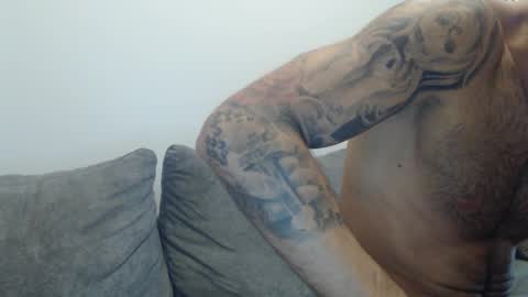 Snapshot of cuteeboy chatting on 5, 11, 2025 cuteeboy online show from 5, 11, 2025