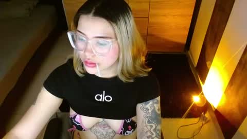 Snapshot of cuteisabella_a chatting on 17, 7, 2026 isabella online show from 17, 7, 2026