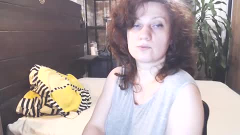 Snapshot of cutemoan chatting on 26, 2, 2025 Rita online show from 26, 2, 2025