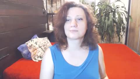 Snapshot of cutemoan chatting on 28, 11, 2025 Rita online show from 28, 11, 2025