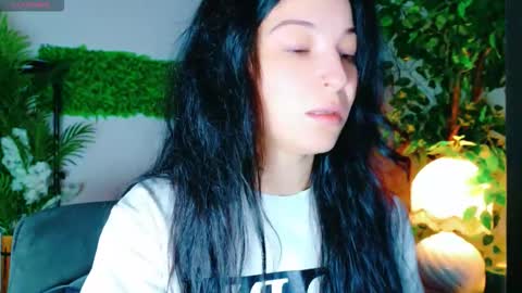 Snapshot of cuteness__girl chatting on 27, 10, 2025 cuteness__girl online show from 27, 10, 2025