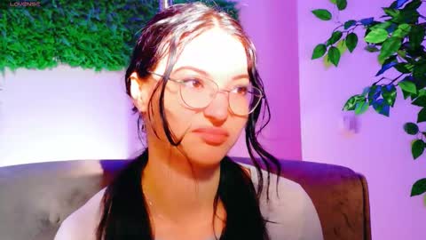 Snapshot of cuteness__girl chatting on 22, 11, 2025 cuteness__girl online show from 22, 11, 2025