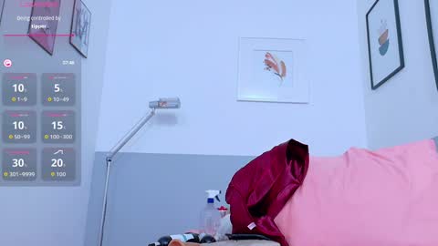 cutepetitee online show from 12, 9, 2025