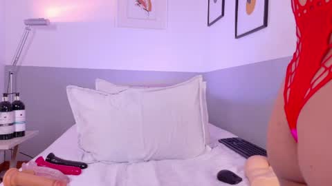 cutepetitee online show from 8, 4, 2026