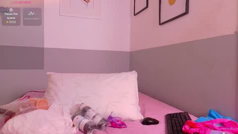 Snapshot of cutepetitee chatting on 2, 5, 2026 cutepetitee online show from 2, 5, 2026