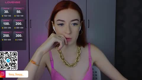 Snapshot of cuteroxyfoxyy chatting on 1, 2, 2026 Roxy online show from 1, 2, 2026