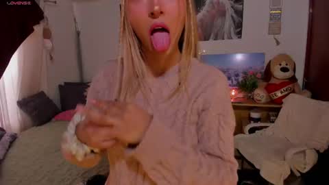 Snapshot of cuteweed420 chatting on 25, 6, 2026 cuteweed420 online show from 25, 6, 2026
