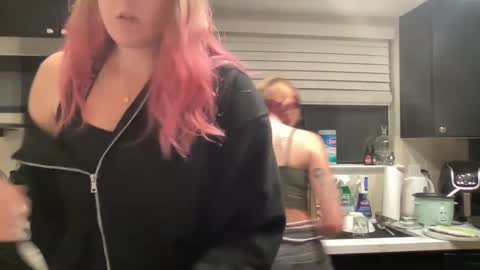 Cutey kiwi online show from 9, 10, 2025