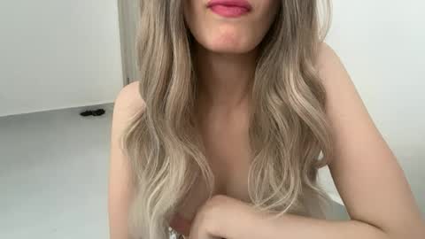 Snapshot of cutie_n111 chatting on 22, 4, 2026 Call me cutie online show from 22, 4, 2026