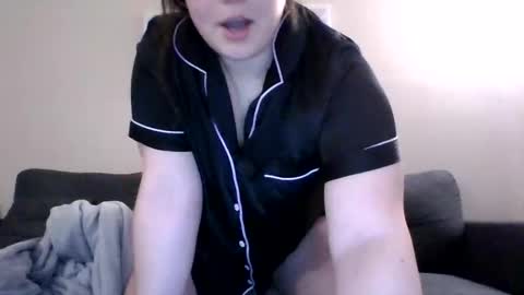 Snapshot of cutiecaleighxo chatting on 3, 12, 2025 cutiecaleighxo online show from 3, 12, 2025