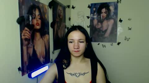 Snapshot of cutielady_ chatting on 25, 10, 2025 Emma online show from 25, 10, 2025