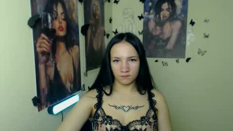 Snapshot of cutielady_ chatting on 6, 11, 2025 Emma online show from 6, 11, 2025