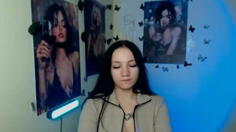 Snapshot of cutielady_ chatting on 11, 11, 2025 Emma online show from 11, 11, 2025