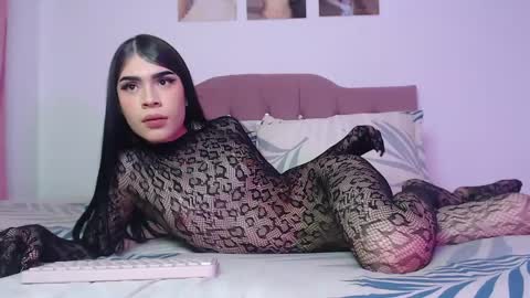 Snapshot of cuttebabe_ chatting on 10, 10, 2025 Sophia online show from 10, 10, 2025
