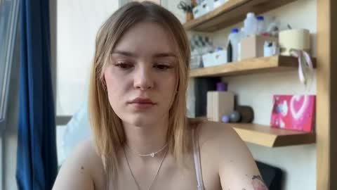 Snapshot of cyberl0ve_ chatting on 5, 6, 2026 Im Emi streaming with my friend Reyna today online show from 5, 6, 2026