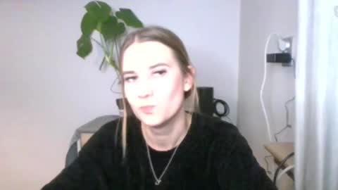 Snapshot of cyntianatural chatting on 14, 12, 2024 CyntiaNatural online show from 14, 12, 2024