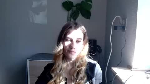 Snapshot of cyntianatural chatting on 6, 3, 2025 CyntiaNatural online show from 6, 3, 2025