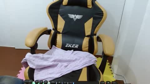 Snapshot of czarina69 chatting on 21, 10, 2025 czarina69 online show from 21, 10, 2025