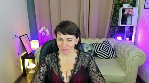 Snapshot of daaamnmature chatting on 22, 10, 2025 Demi online show from 22, 10, 2025