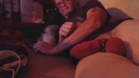 Snapshot of daddiesmonstercock chatting on 19, 12, 2025 daddiesmonstercock online show from 19, 12, 2025