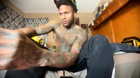 sexy tatted king bbc online show from 3, 11, 2025