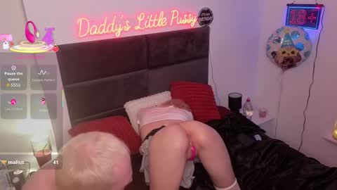Snapshot of daddys_little_pussy chatting on 15, 11, 2025 daddys little pussy online show from 15, 11, 2025
