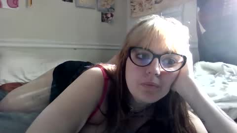Snapshot of dadsdoll2 chatting on 24, 3, 2026 dadsdoll2 online show from 24, 3, 2026
