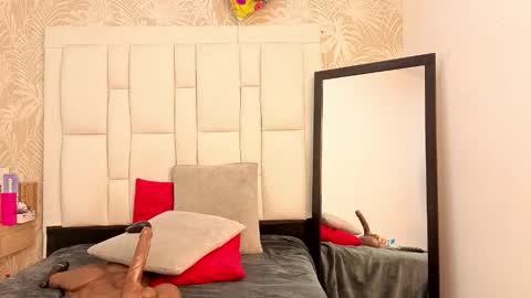 Snapshot of daffnelewis chatting on 28, 11, 2025 daffnelewis online show from 28, 11, 2025