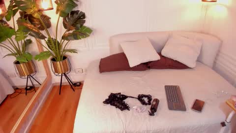 dafne_hillss online show from 18, 12, 2025