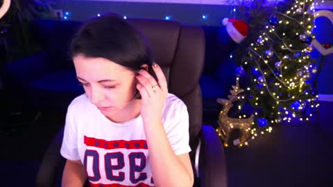 Dafni Mon online show from 31, 12, 2024