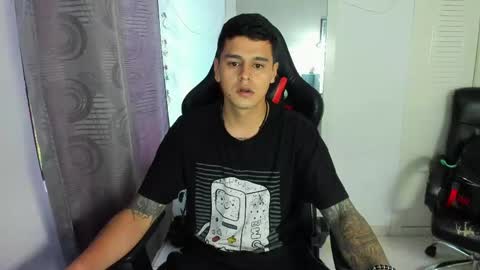 Snapshot of dage_19 chatting on 6, 5, 2026 my name is Jhon and I live in colombia online show from 6, 5, 2026