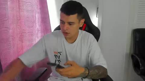 Snapshot of dage_19 chatting on 7, 6, 2026 my name is Jhon and I live in colombia online show from 7, 6, 2026