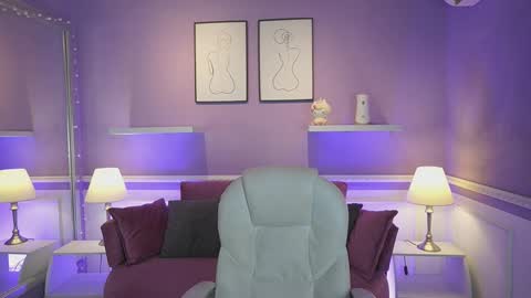 Dahlia Grey online show from 19, 11, 2025