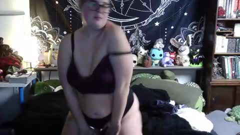 Snapshot of dahliaspleasure chatting on 22, 10, 2025 Dahlia online show from 22, 10, 2025