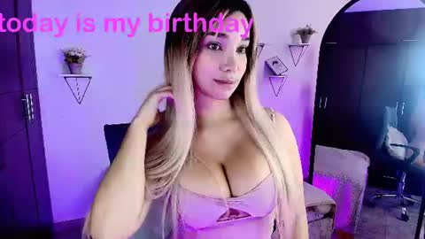 dahnia_cruz online show from 7, 7, 2026