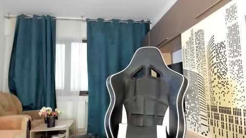 Snapshot of daisysland chatting on 1, 12, 2025 Beatrice online show from 1, 12, 2025