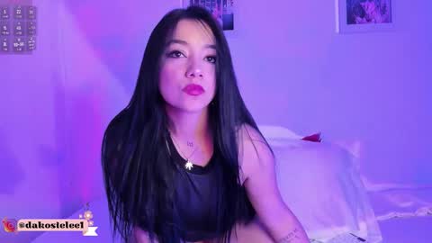 dakostelee1_ online show from 18, 9, 2025