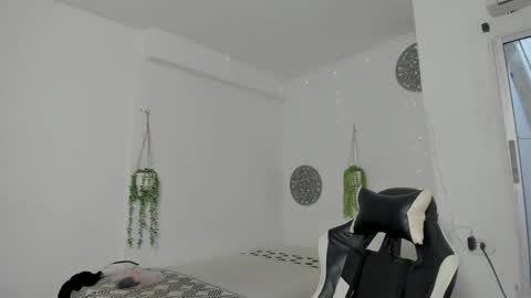 dakota_x18 online show from 11, 11, 2025