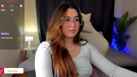dakottaa__ online show from 10, 10, 2025