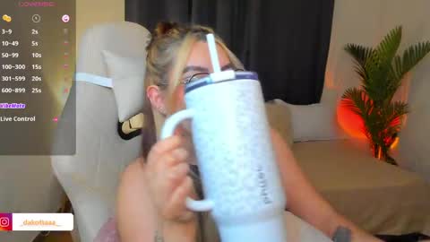 Snapshot of dakottaa__ chatting on 27, 5, 2026 dakottaa__ online show from 27, 5, 2026
