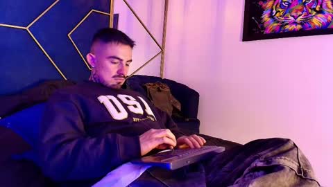 Dallas whitee online show from 21, 3, 2026