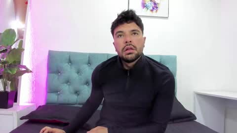 Snapshot of damian_hills chatting on 3, 3, 2026 Damian Hills online show from 3, 3, 2026