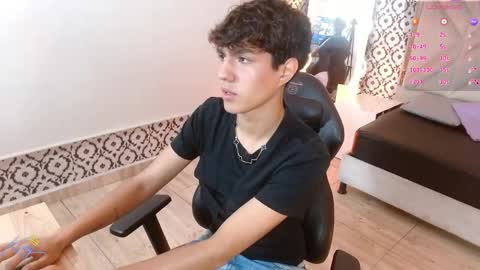 Snapshot of damian_tay chatting on 13, 4, 2026 damian_tay online show from 13, 4, 2026